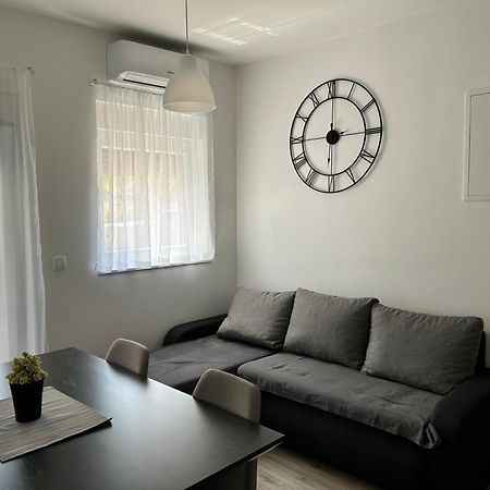 Apartments Dobrenic Vodice Bagian luar foto