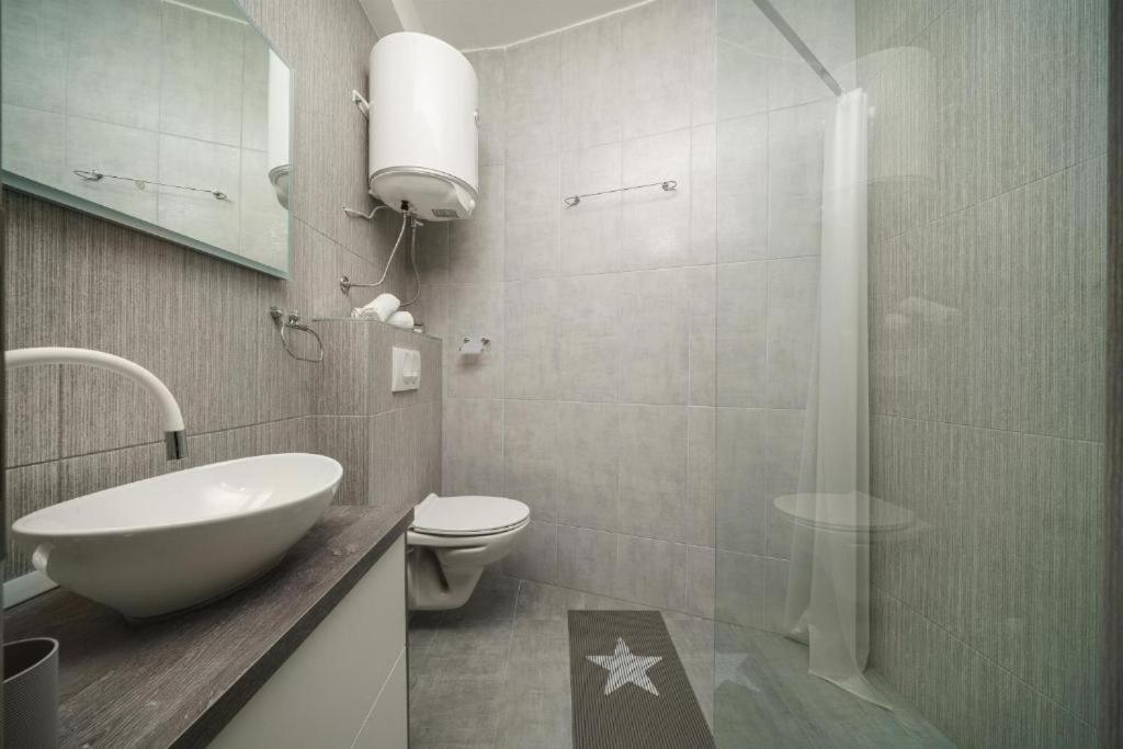 Apartments Dobrenic Vodice Bagian luar foto