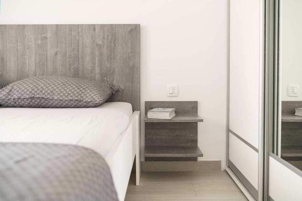 Apartments Dobrenic Vodice Bagian luar foto