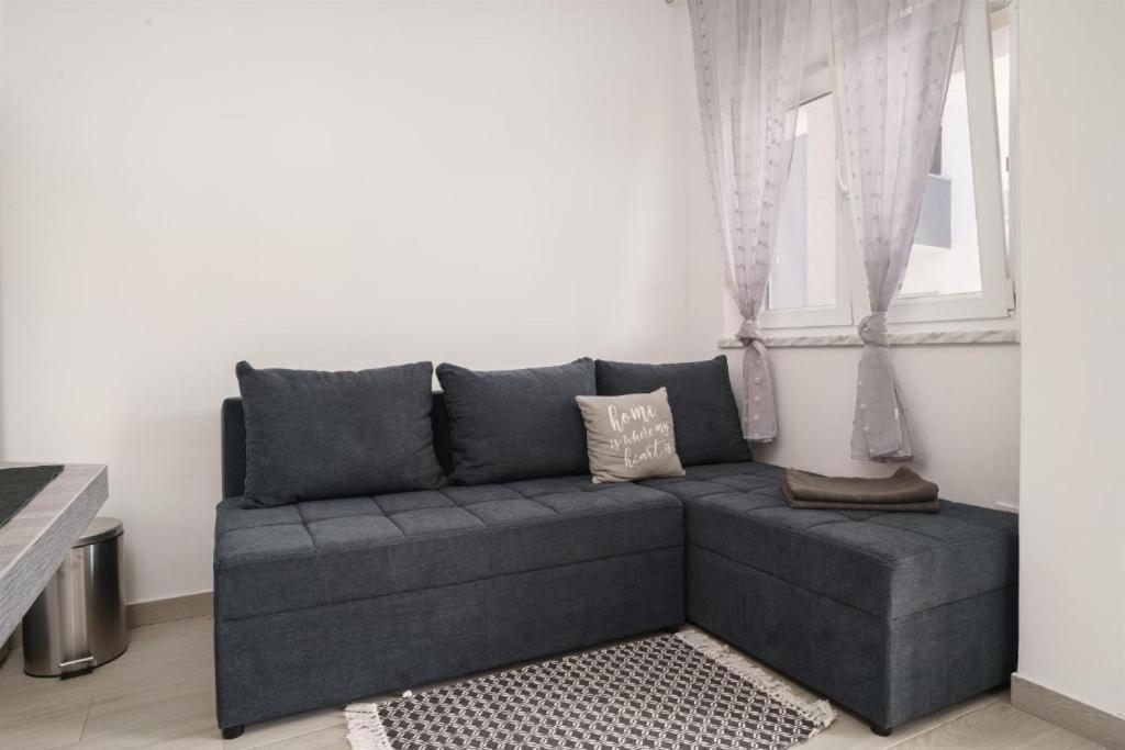 Apartments Dobrenic Vodice Bagian luar foto