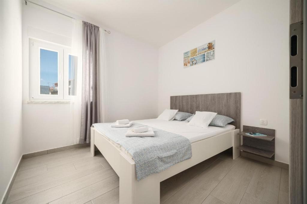 Apartments Dobrenic Vodice Bagian luar foto