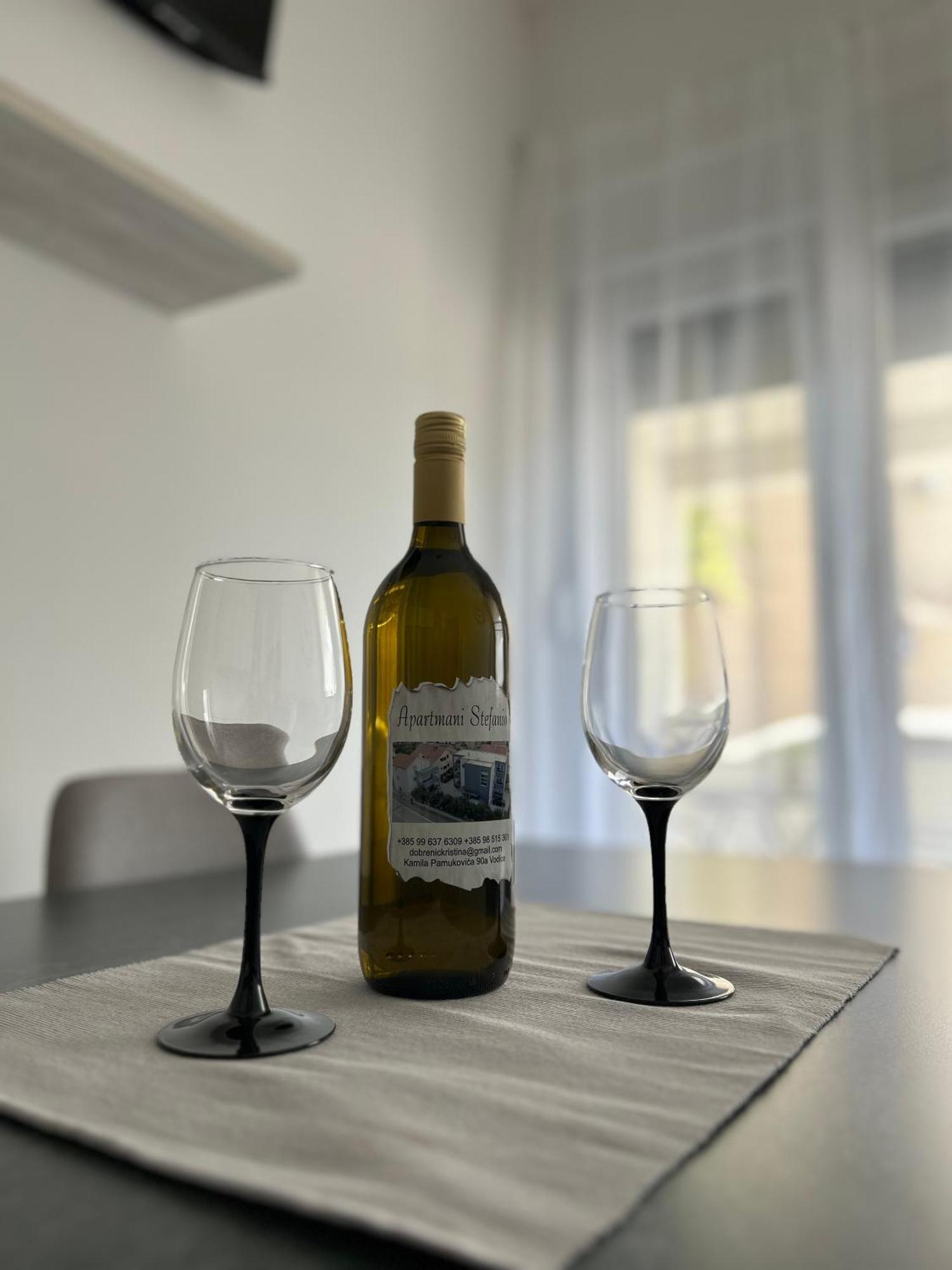 Apartments Dobrenic Vodice Bagian luar foto