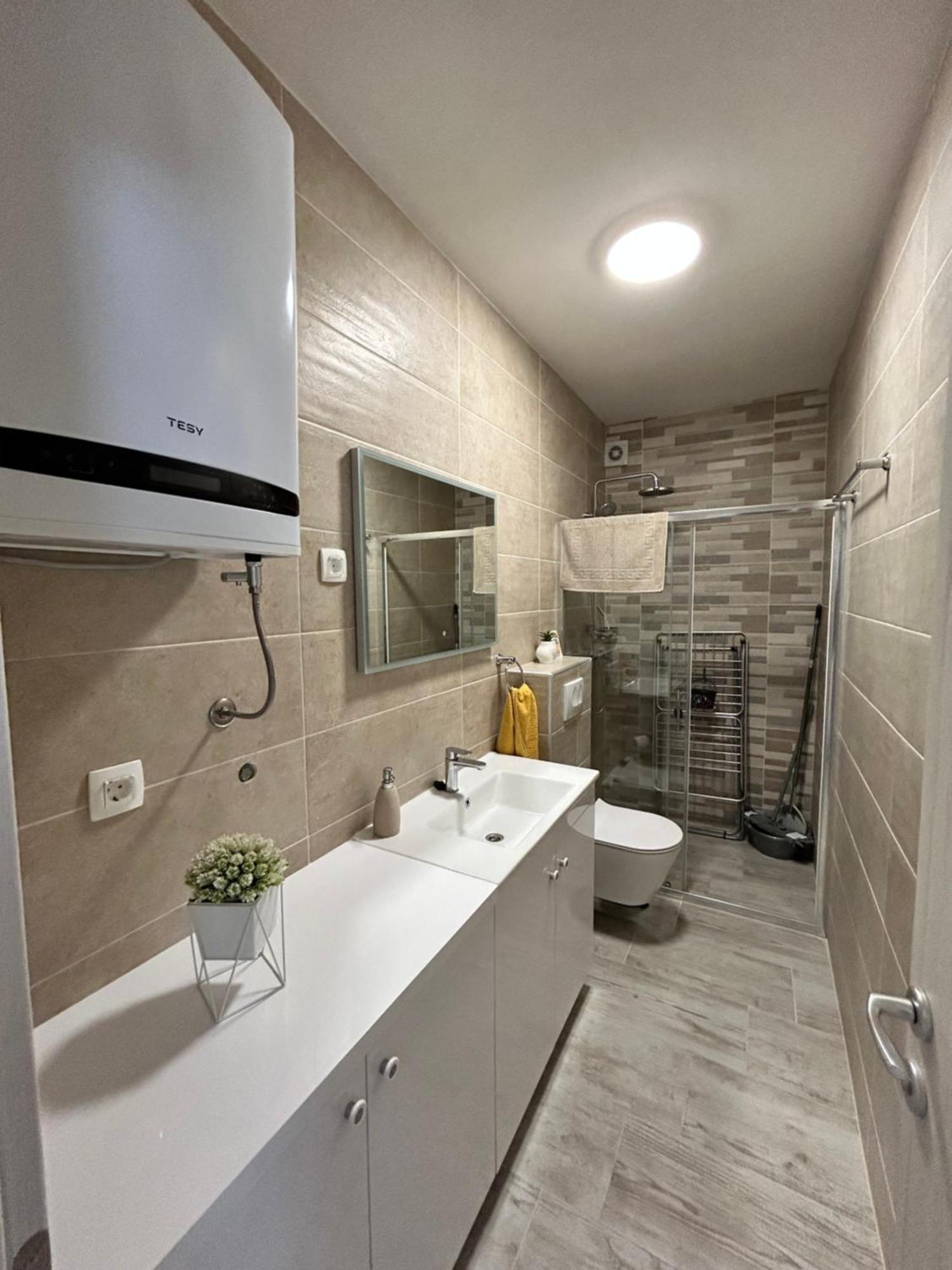 Apartments Dobrenic Vodice Bagian luar foto