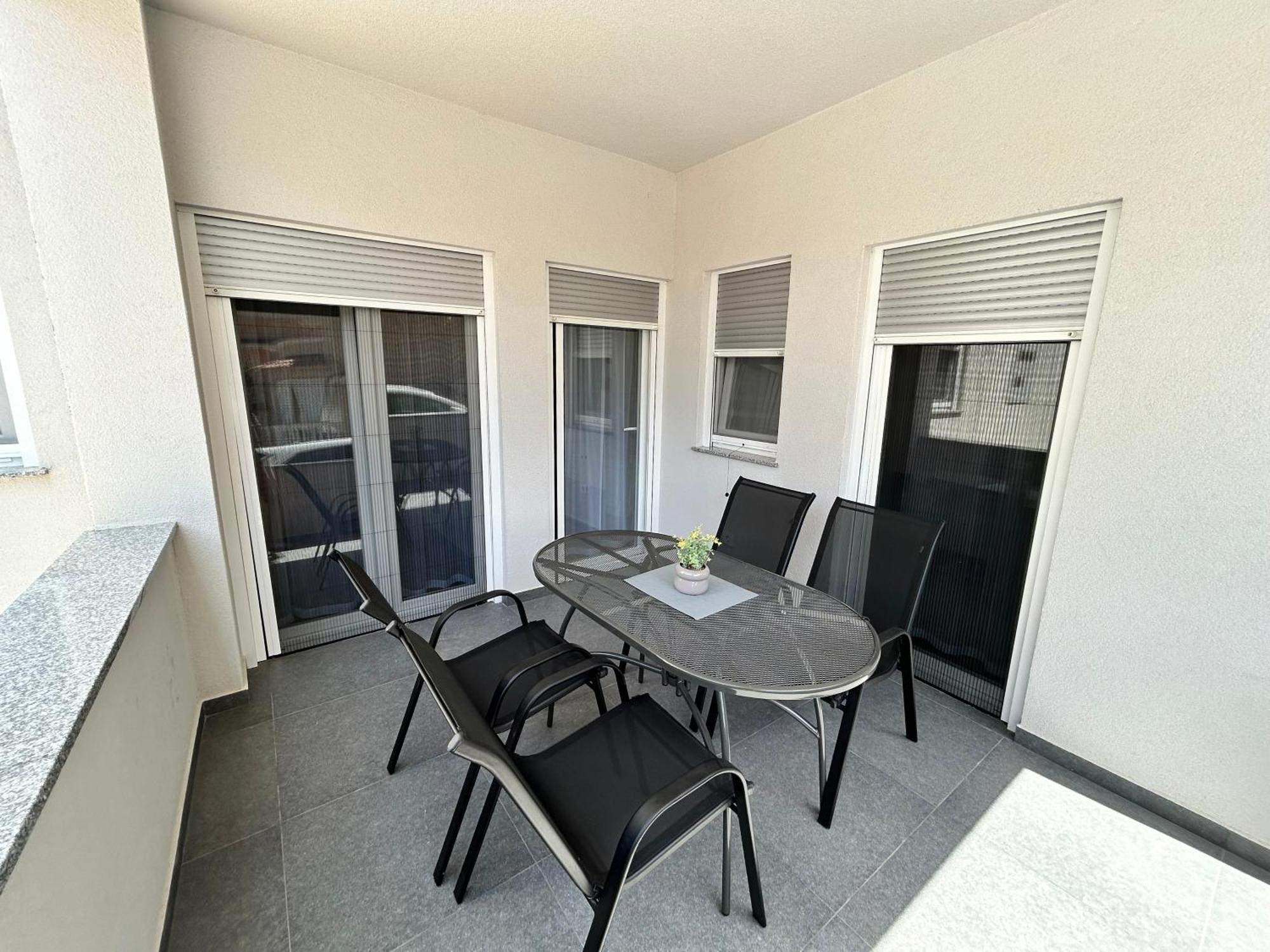 Apartments Dobrenic Vodice Bagian luar foto