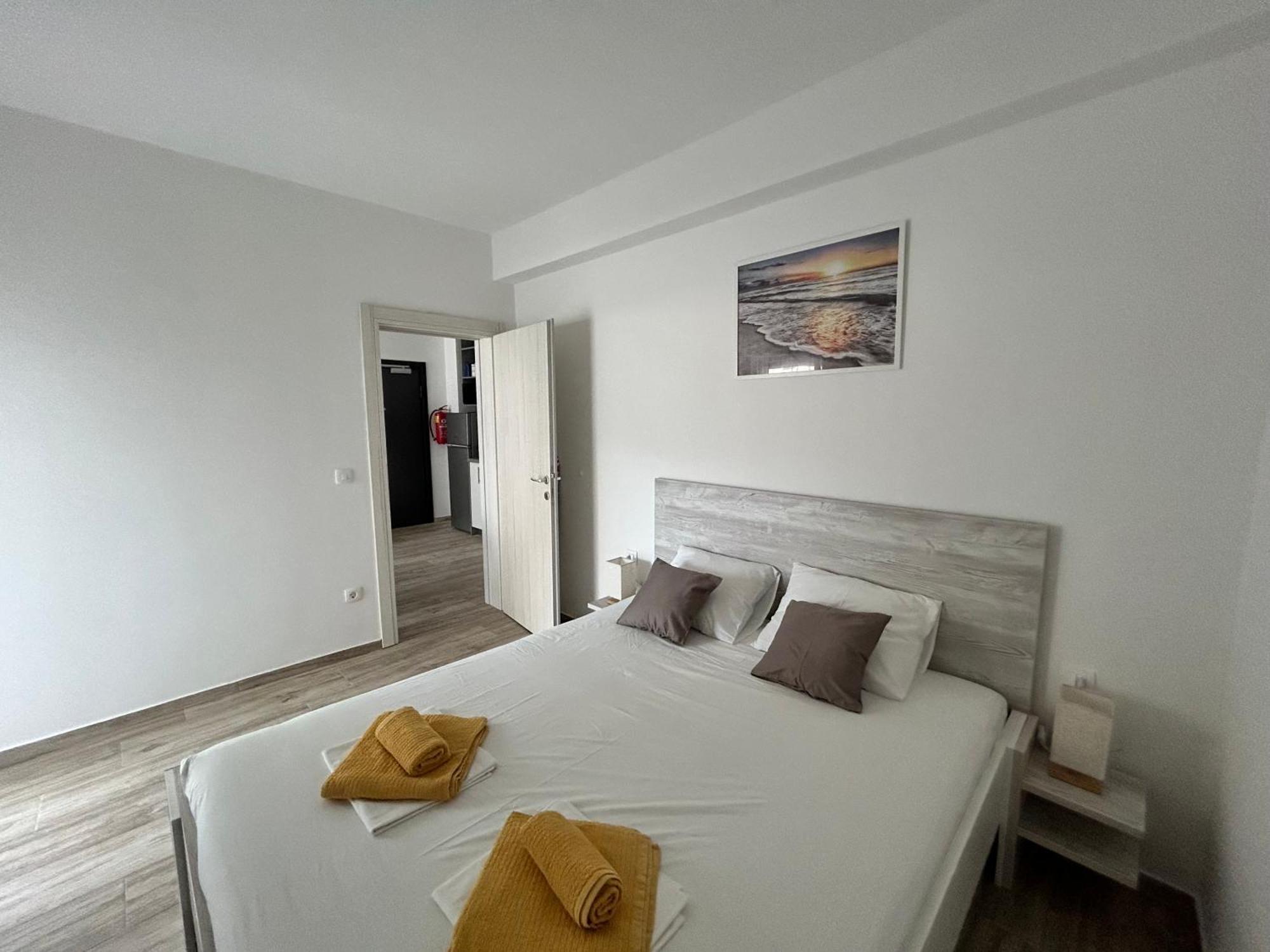 Apartments Dobrenic Vodice Bagian luar foto